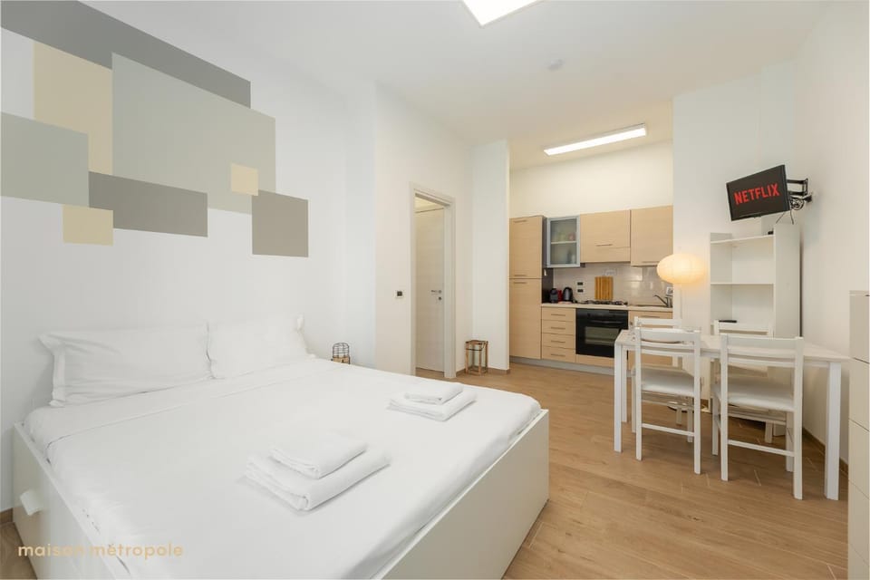 Bed, TV and multimedia, Kitchen or kitchenette, Photo of the whole room, Dining area, Bedroom, oven, stove