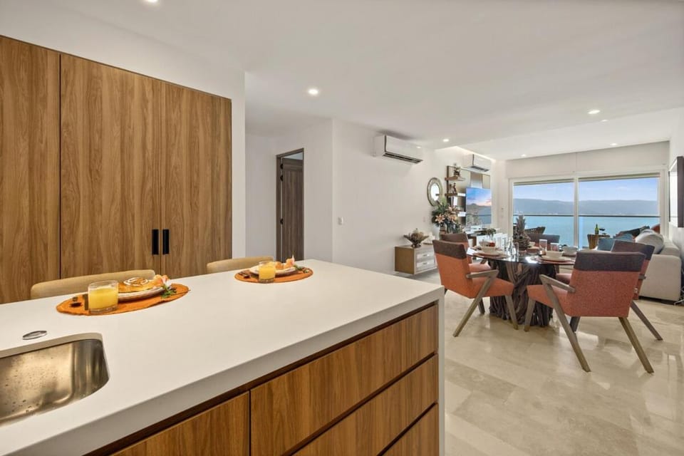 Kitchen or kitchenette, Living room, Seating area, Dining area