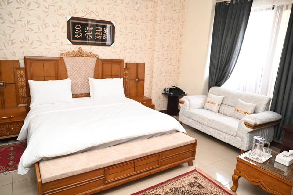 KMU Guest House Bed and Breakfast in Punjab
