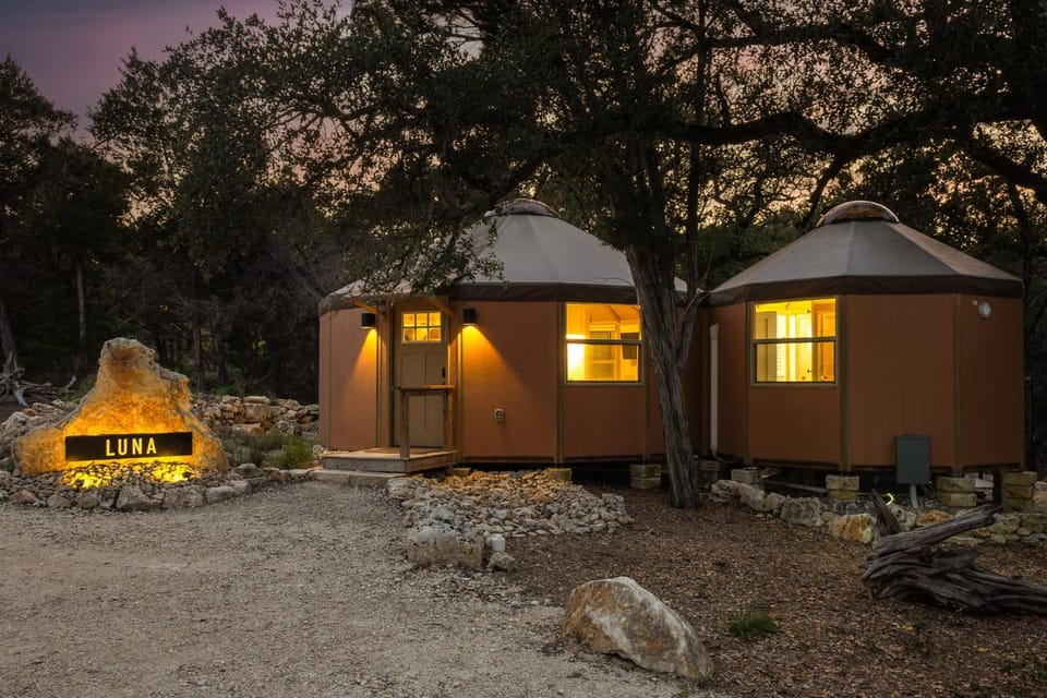 Luna Luxury Yurt-Cabin - Canyon Lake - Hot Tub Cabin in Canyon Lake