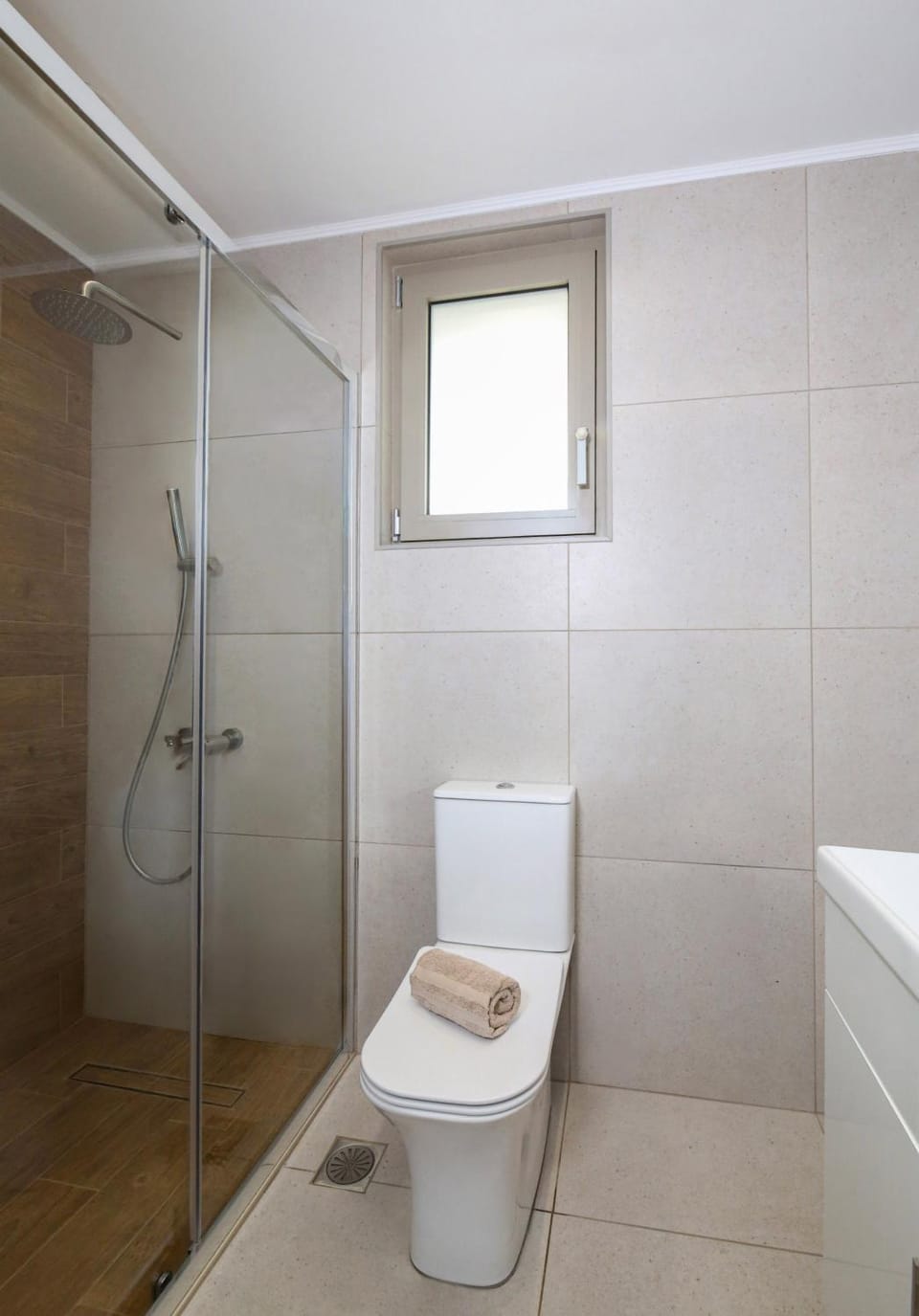 Shower, Toilet