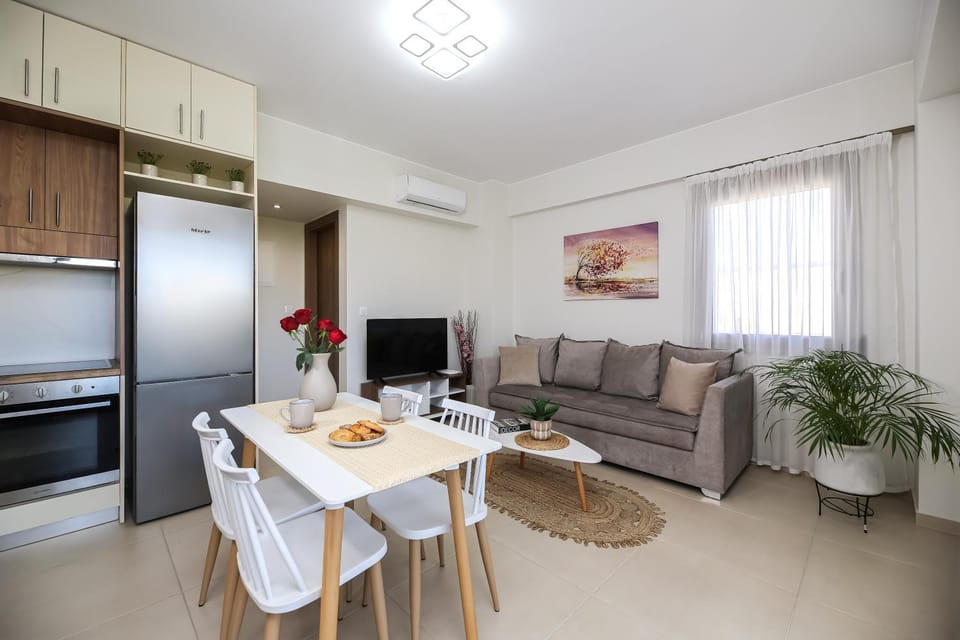 TV and multimedia, Living room, Seating area, Dining area, stove