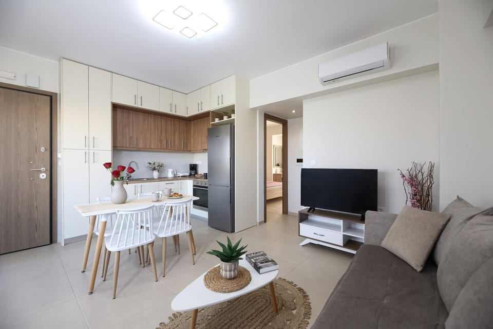 TV and multimedia, Kitchen or kitchenette, Living room, Seating area, Dining area