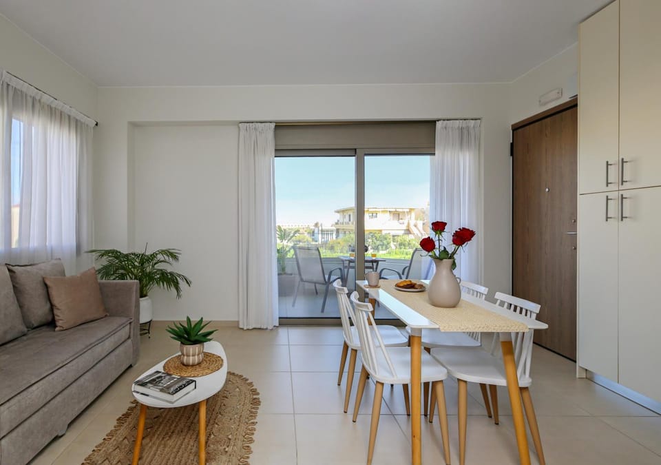View (from property/room), Balcony/Terrace, Living room, Dining area