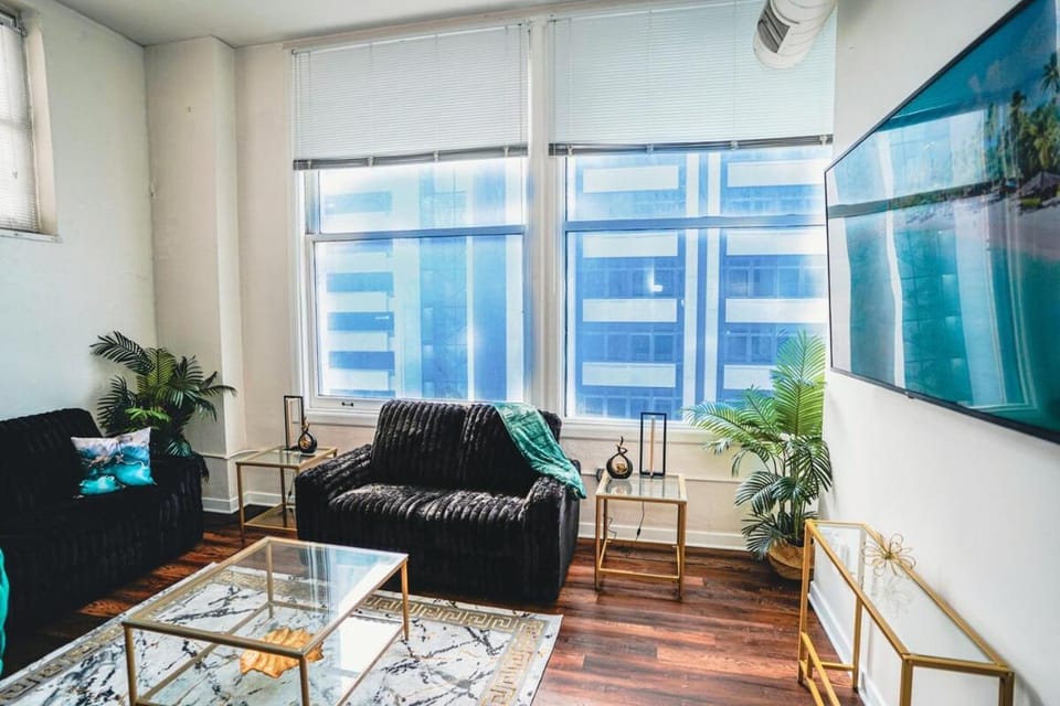 The Grandleaf Suite at Monument Circle Apartment in Indianapolis