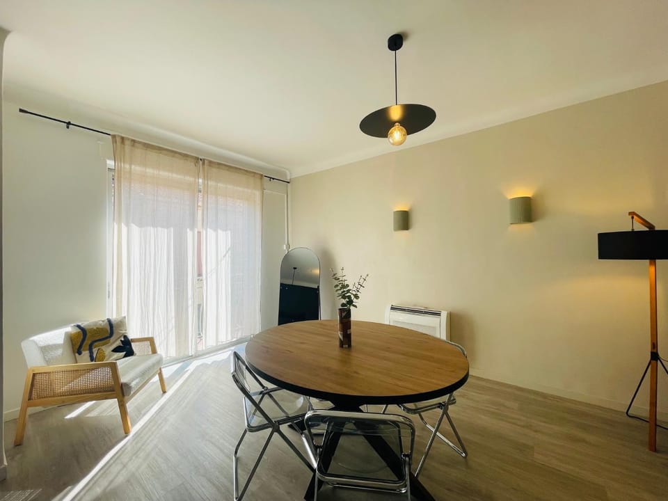 Seating area, Dining area