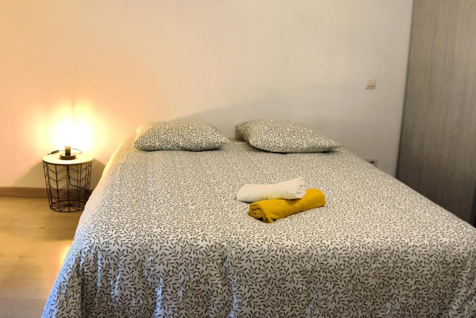 Bed, Photo of the whole room, Bedroom, wardrobe