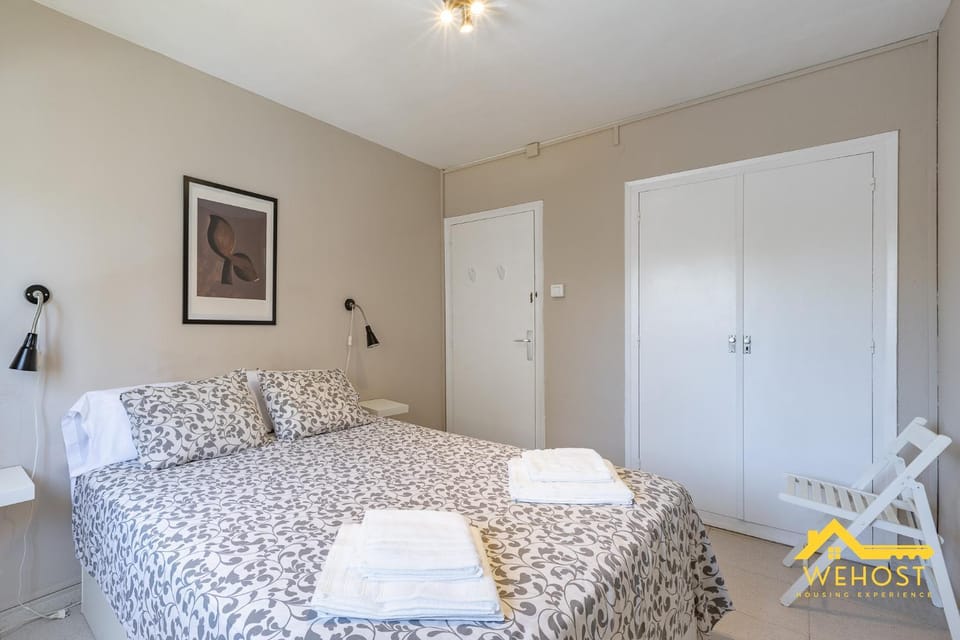 Bed, Photo of the whole room, Bedroom, towels, wardrobe