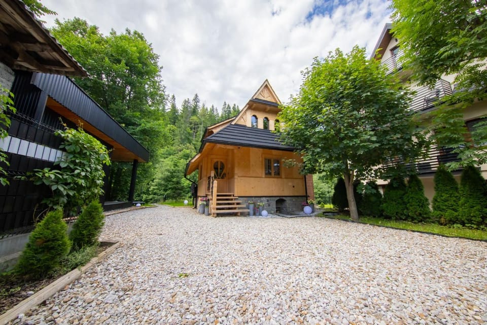 Property building, Day, Natural landscape, Garden