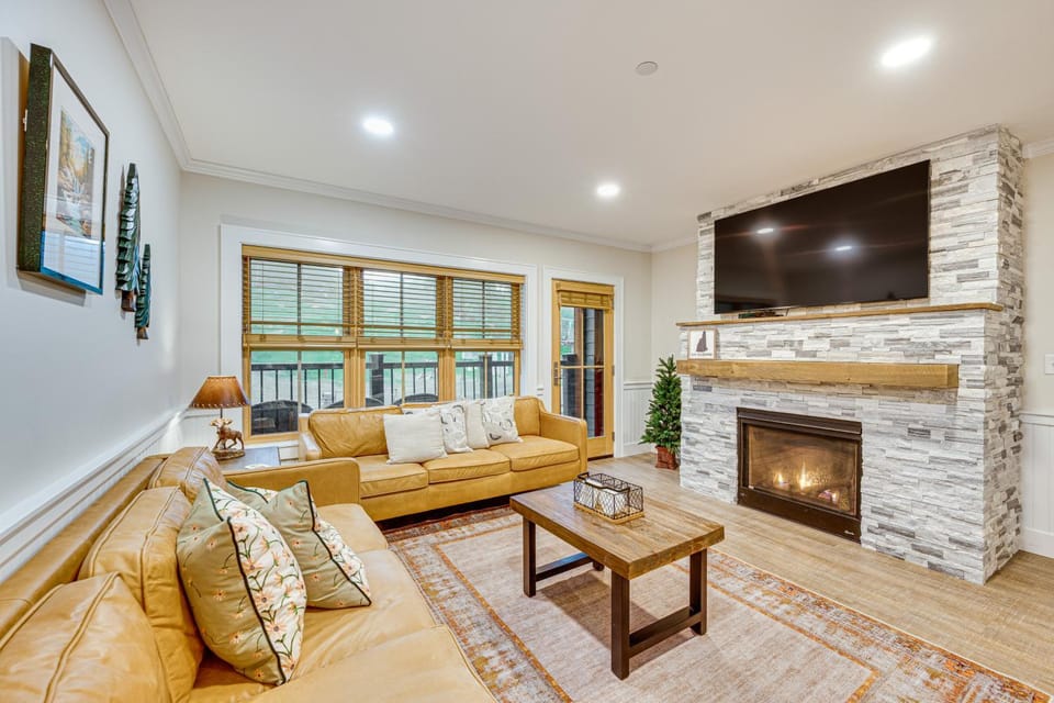 Ski-Out Family Condo at Cranmore Mountain House in North Conway