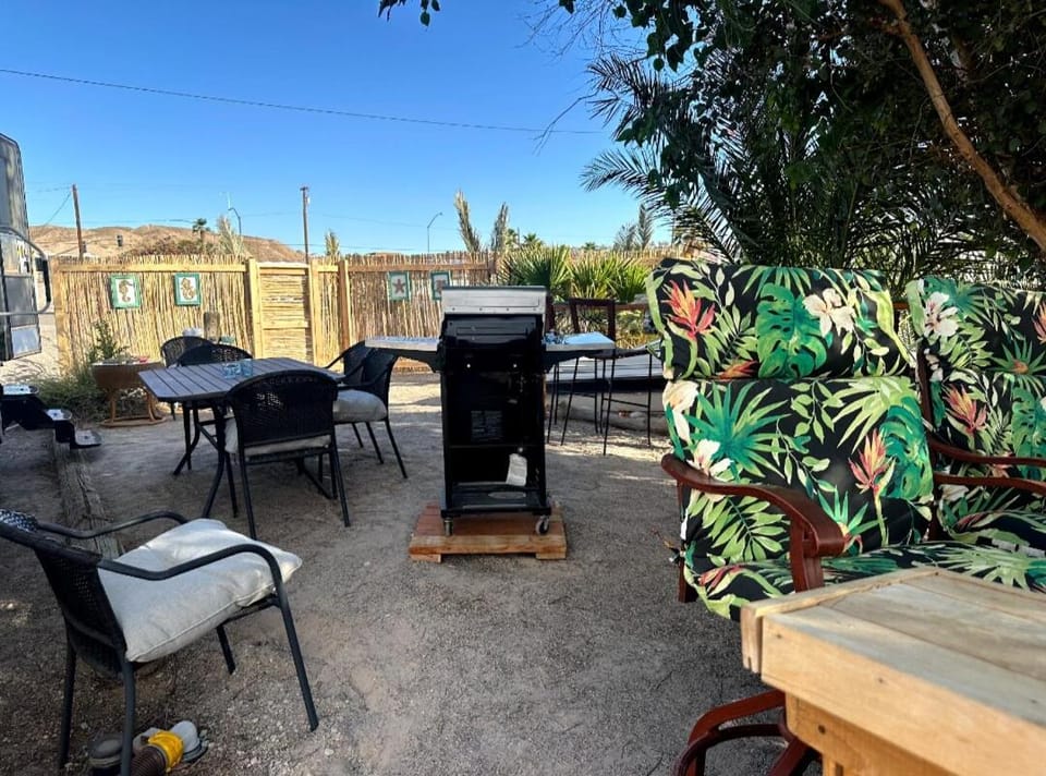 Gilligan's Island Fishing Jetski Shipwreck Oasis Villa in Bullhead City