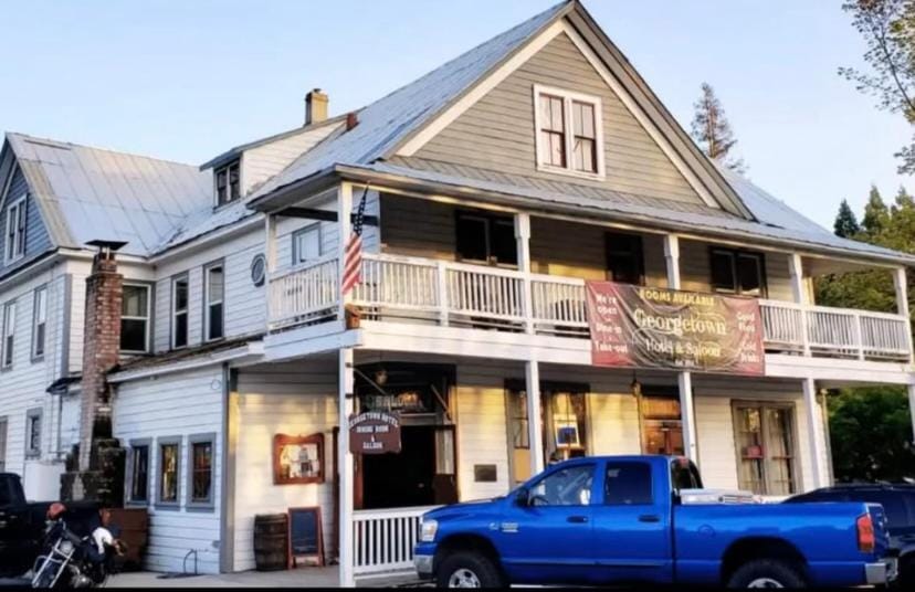 Georgetown Hotel and Saloon Apartment in Sierra Nevada