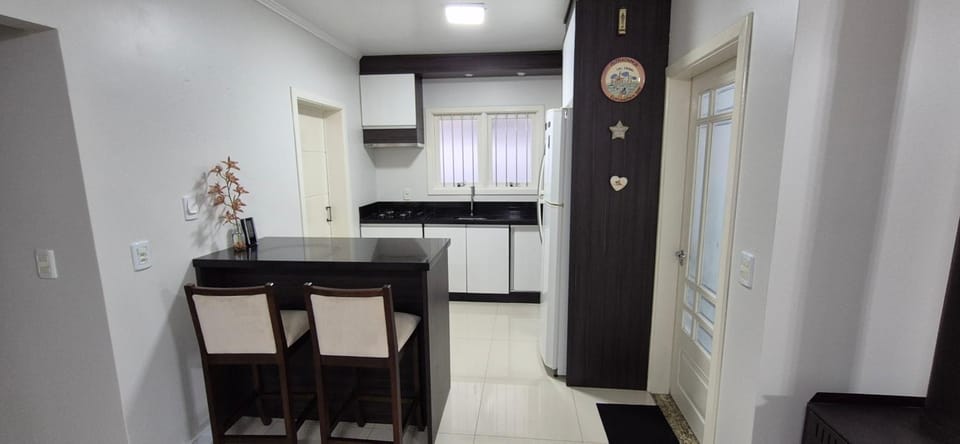 Kitchen or kitchenette, Dining area, oven, stove