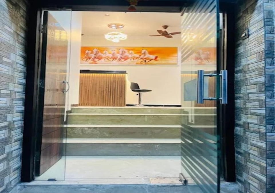 Facade/entrance, Entertainment