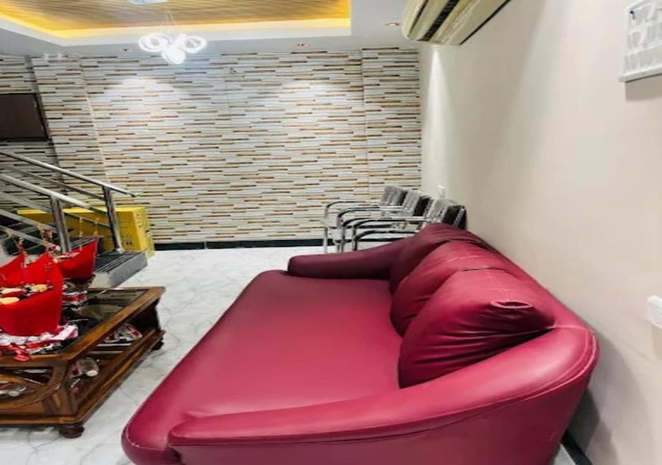Kitchen or kitchenette, Living room, Seating area