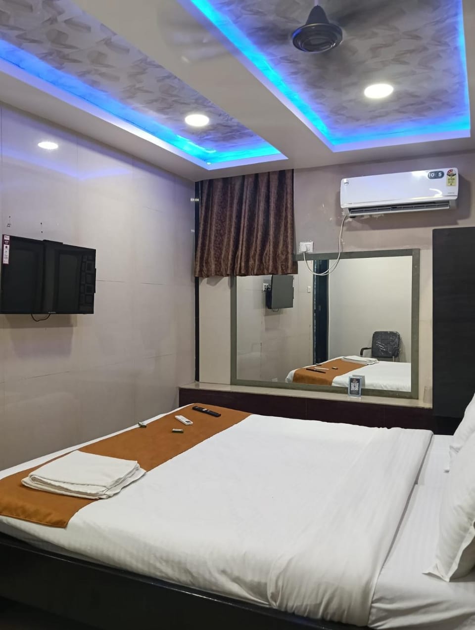 Bed, TV and multimedia, Bedroom, air conditioner