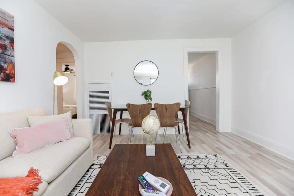 Sojourn on the Bay 2 BR Private Beach Access Apartment in Norfolk