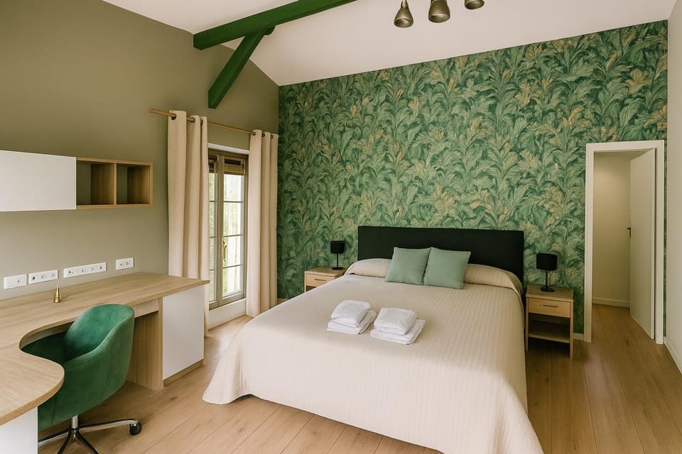 Bed, Photo of the whole room, Bedroom