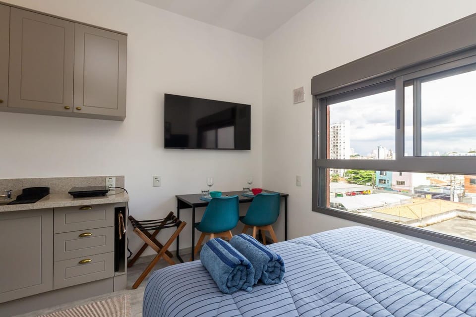 Bed, TV and multimedia, Photo of the whole room, Dining area, Bedroom