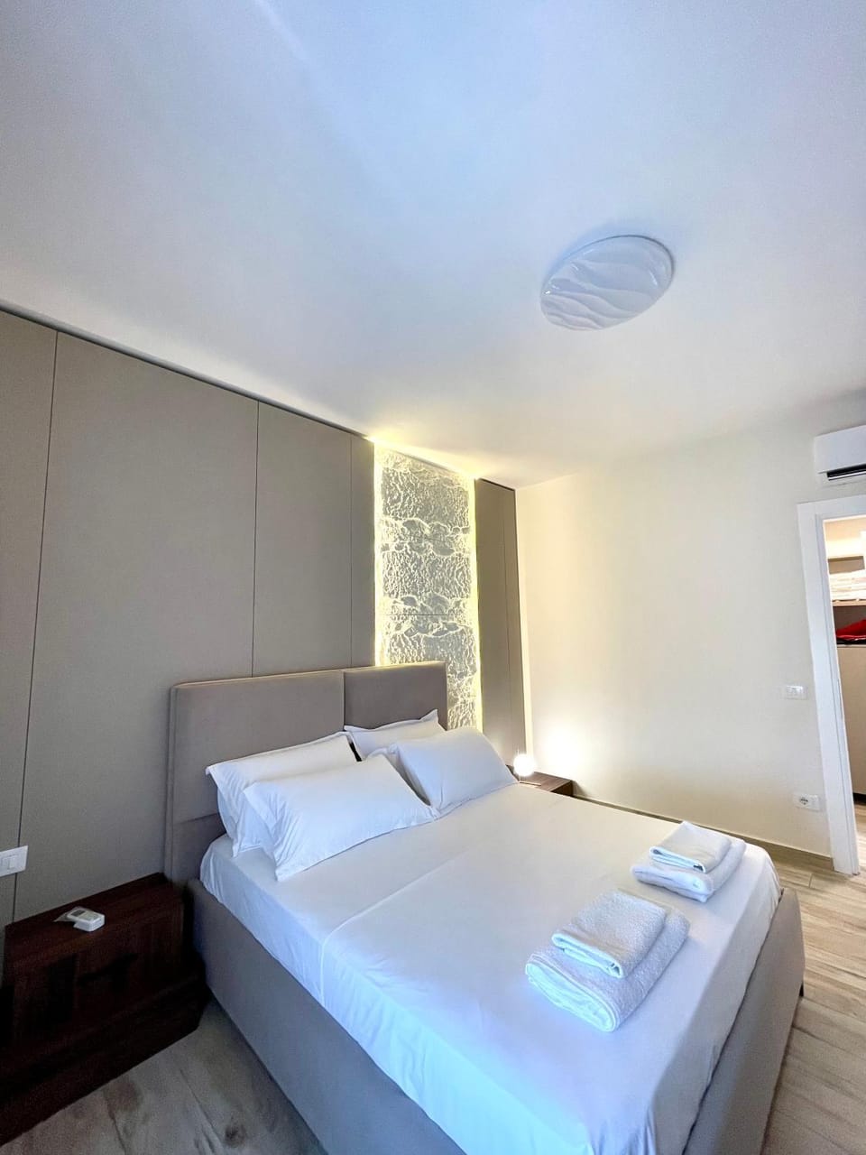 Bed, Photo of the whole room, Bedroom, towels, wardrobe