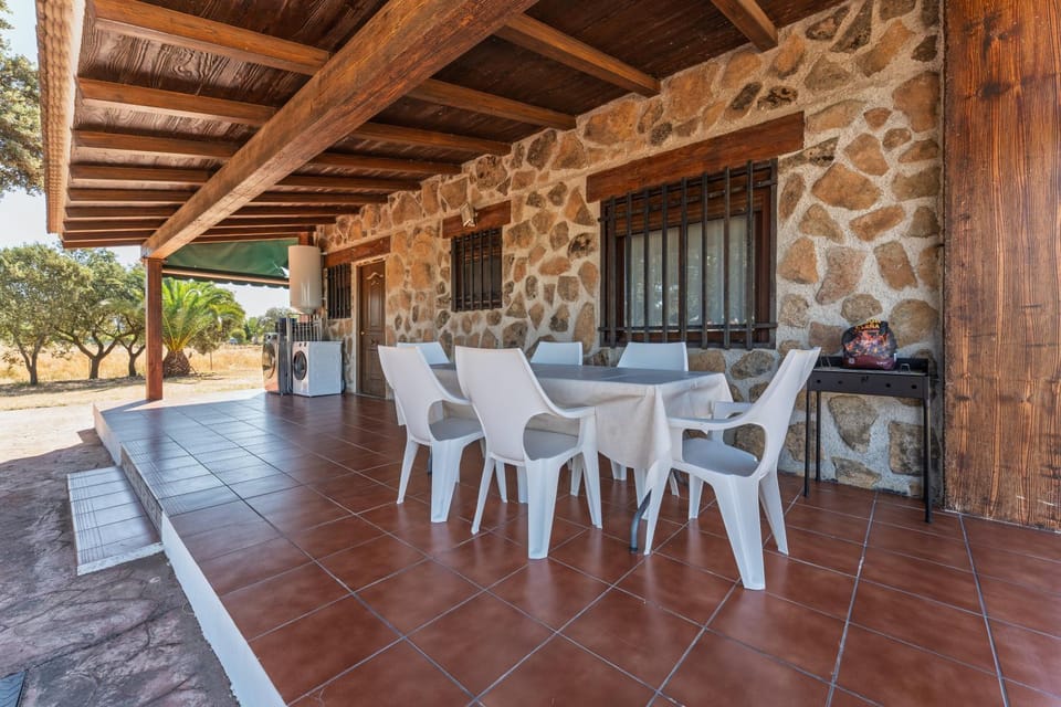 Patio, Day, BBQ facilities, View (from property/room)