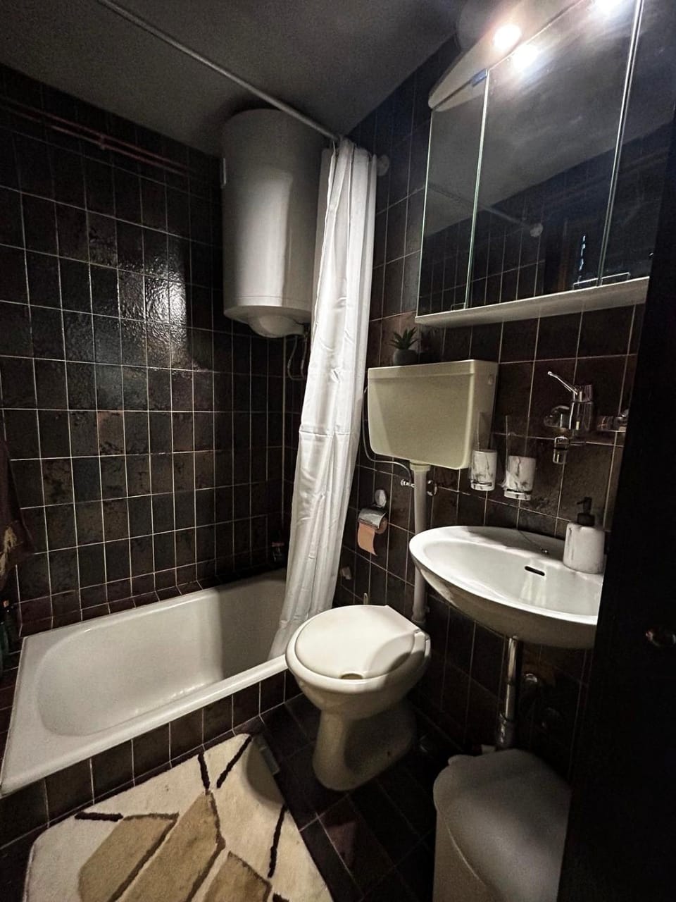 Shower, Toilet, Bathroom, Bath, towels