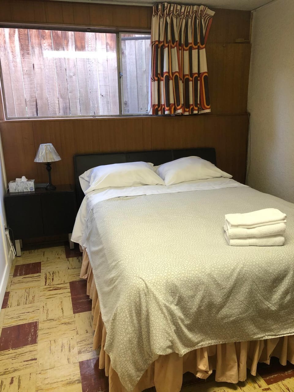 Comfort cottage guest home near subway station, bus and downtown Vacation rental in Vancouver