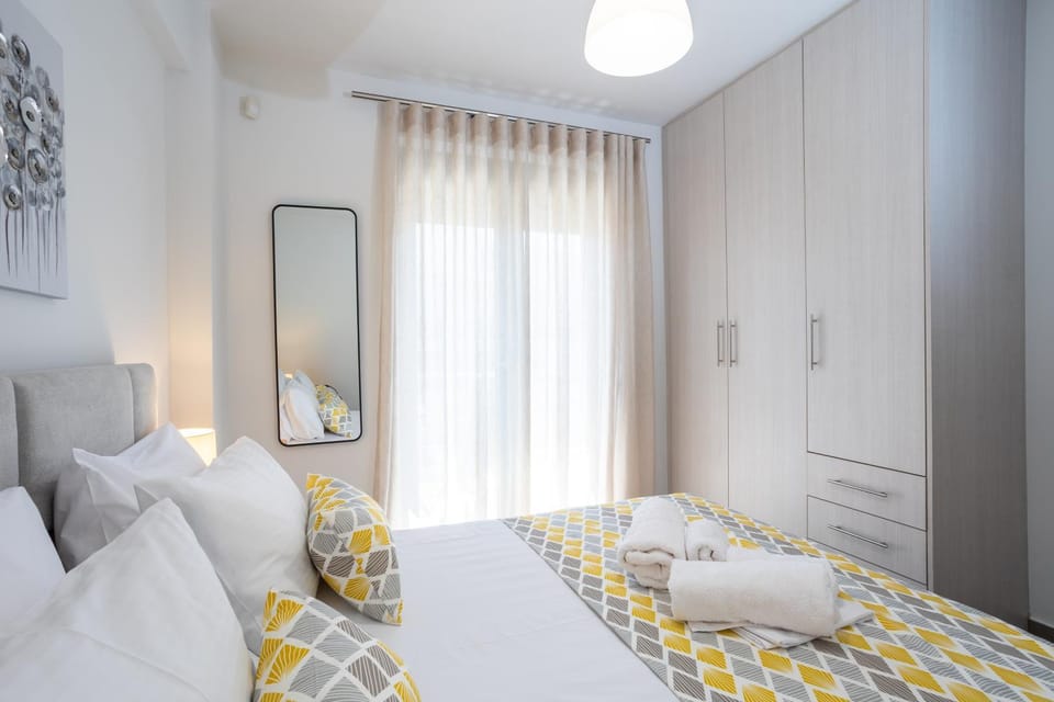 Bed, Photo of the whole room, Bedroom, towels, wardrobe