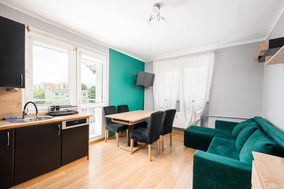 TV and multimedia, Kitchen or kitchenette, Living room, Seating area, Dining area