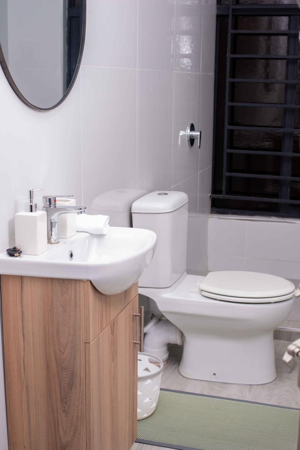 Toilet, Bathroom, towels