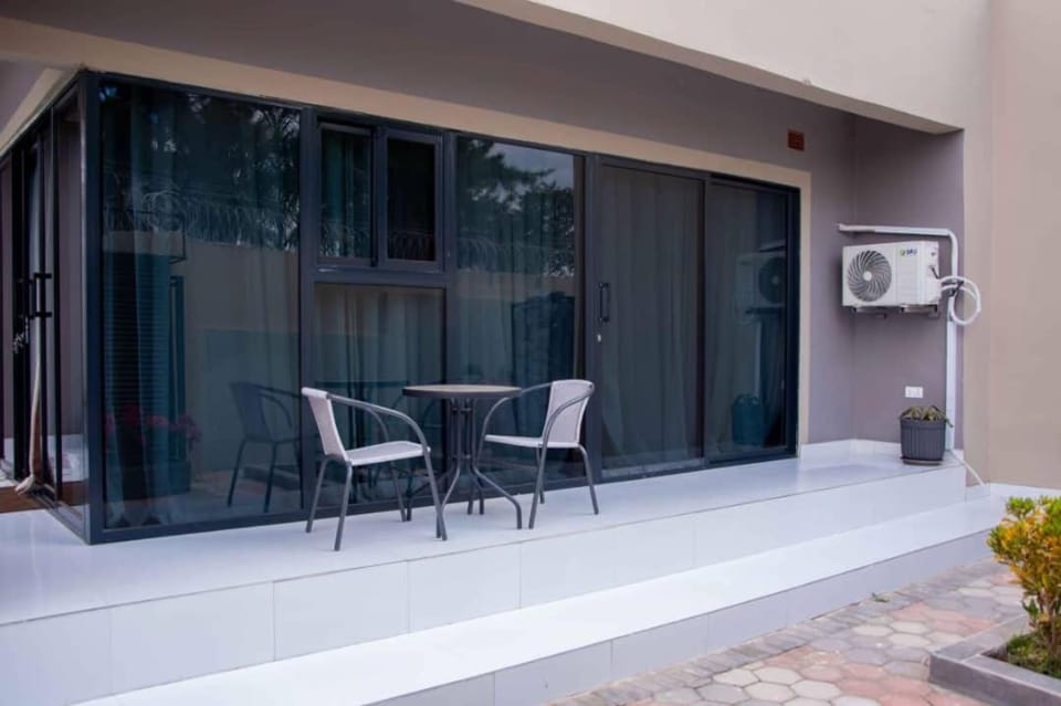 Property building, Patio, Balcony/Terrace