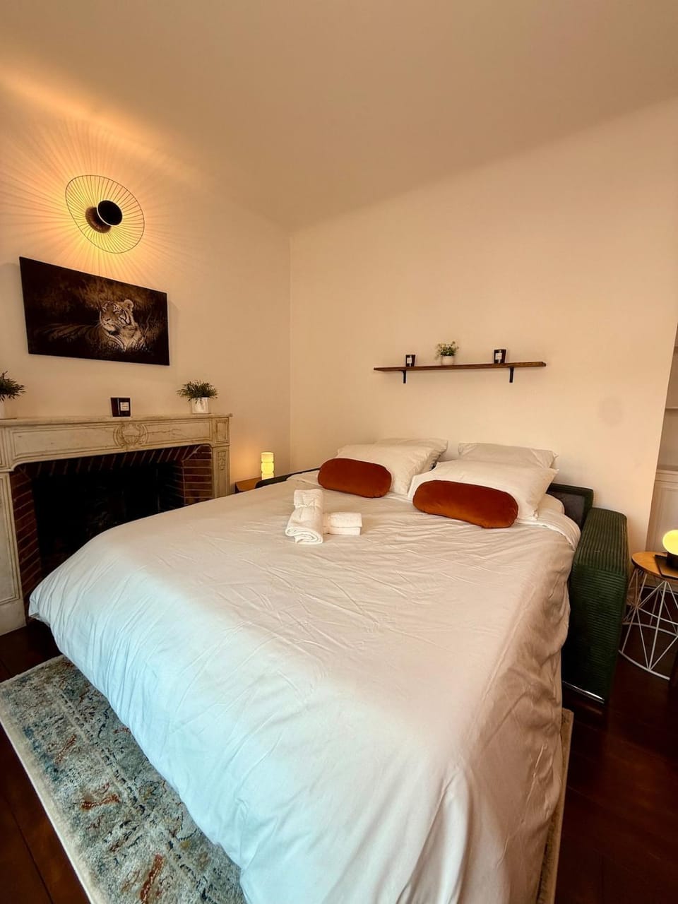 Bed, Living room