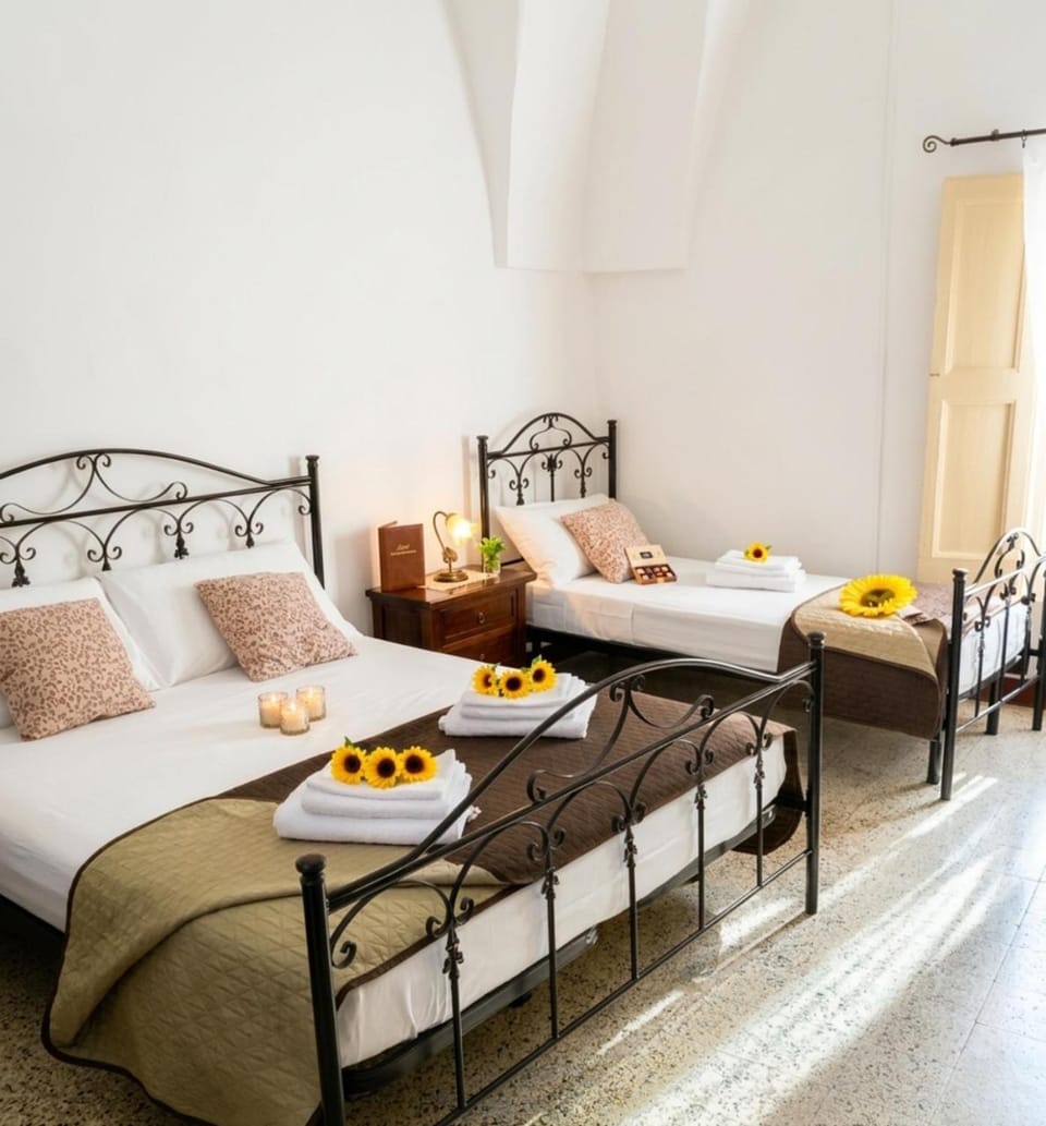 Bed, Living room, Photo of the whole room, Seating area, Bedroom, towels