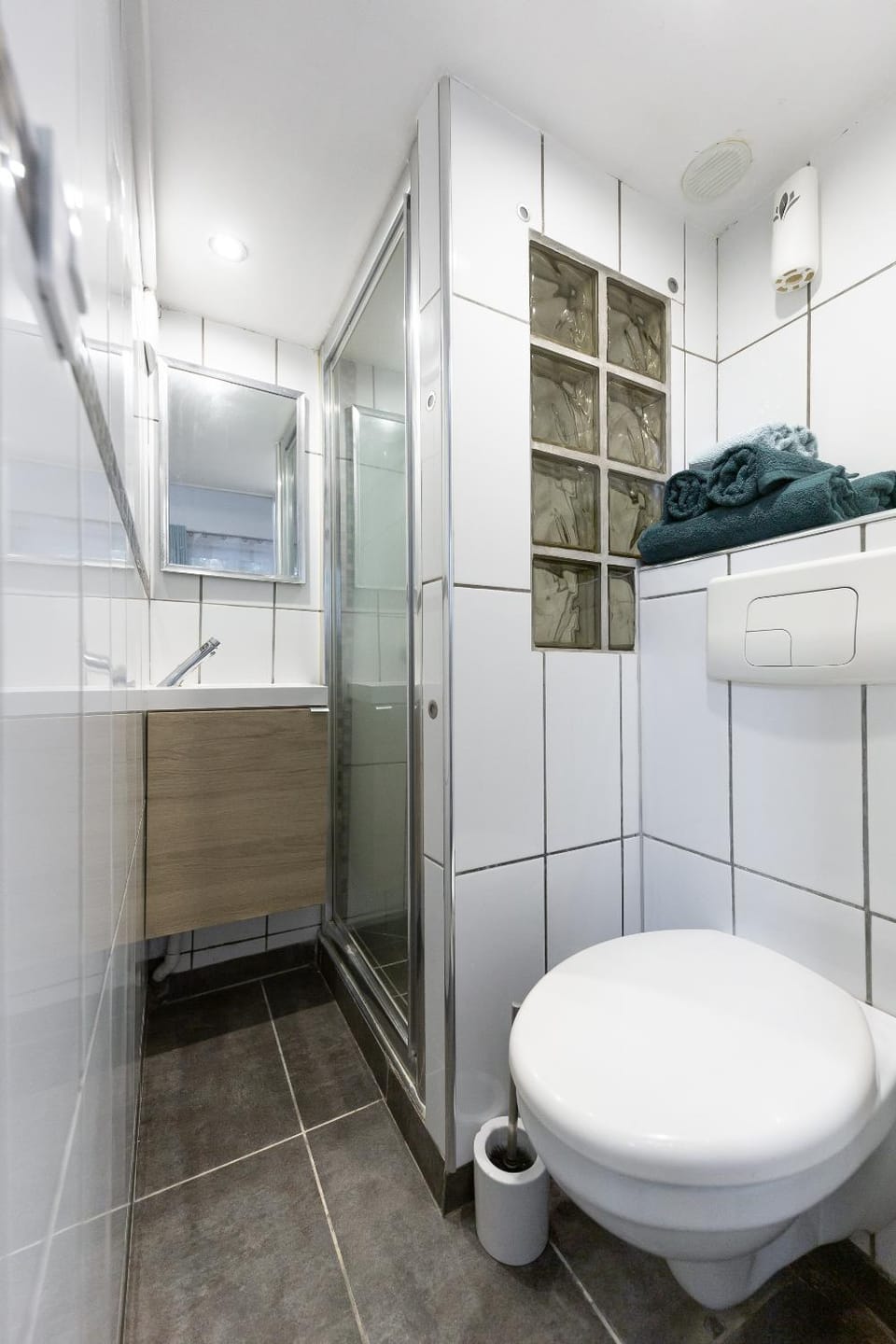 Shower, Toilet, Bathroom, towels