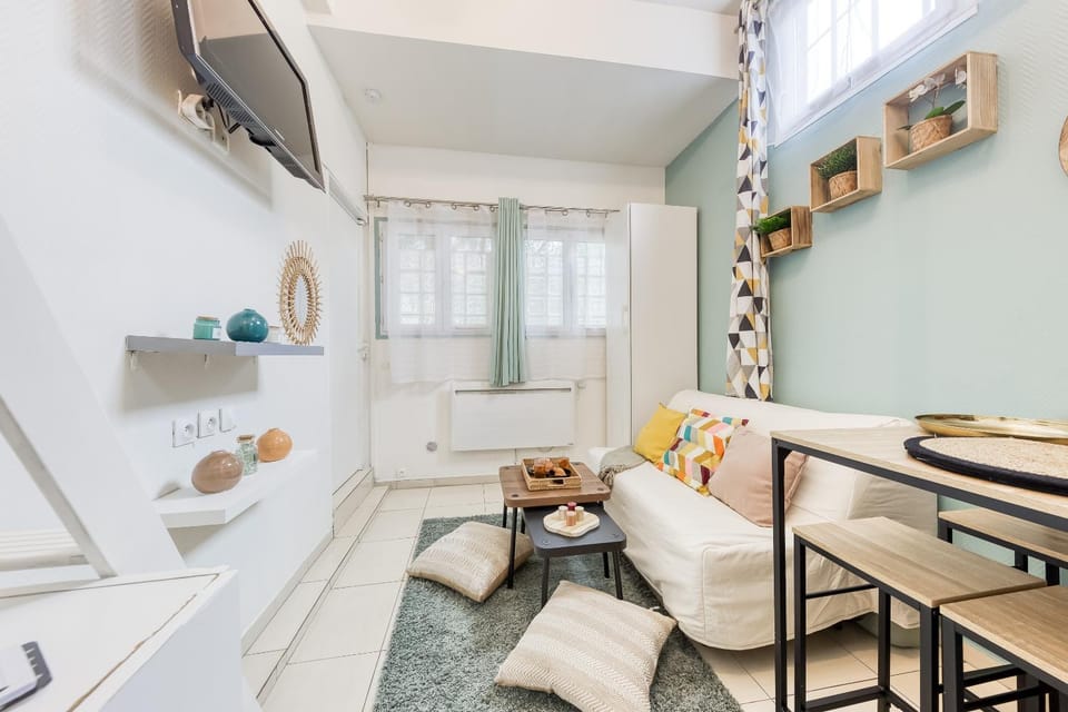 TV and multimedia, Kitchen or kitchenette, Living room, Seating area