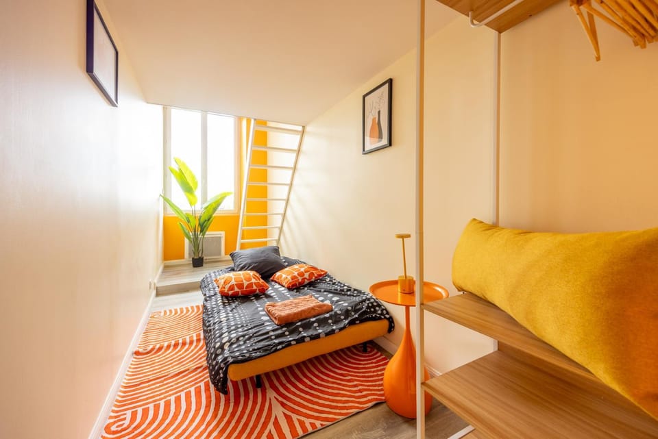 Bed, Photo of the whole room, Bedroom