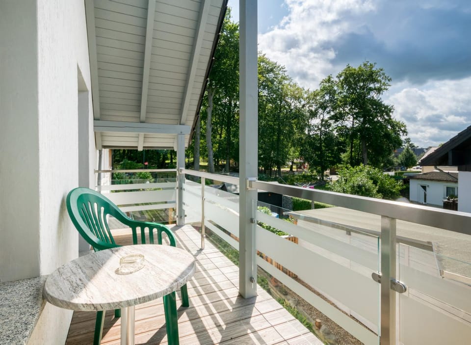 Neighbourhood, Balcony/Terrace, Garden view