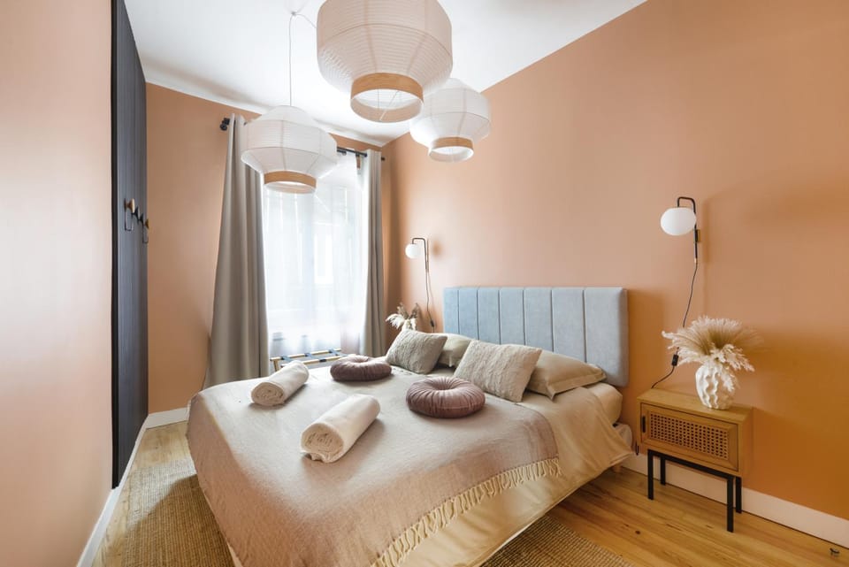 Photo of the whole room, Bedroom