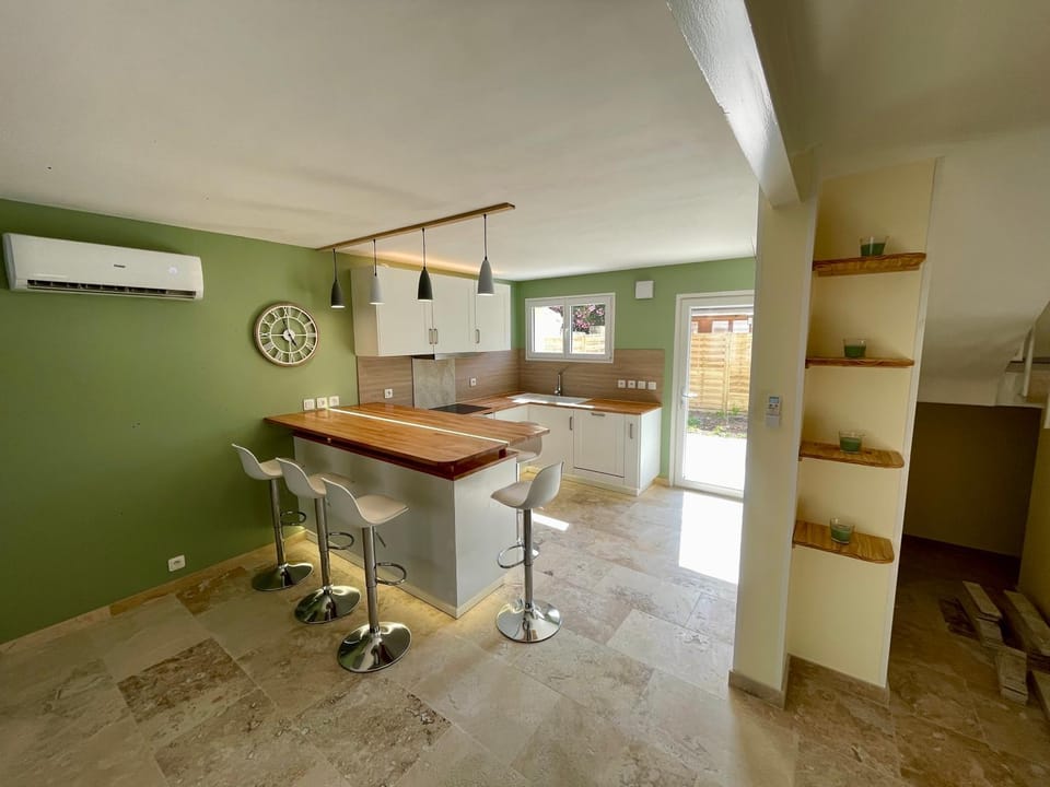 Living room, Lounge or bar, Seating area, Dining area