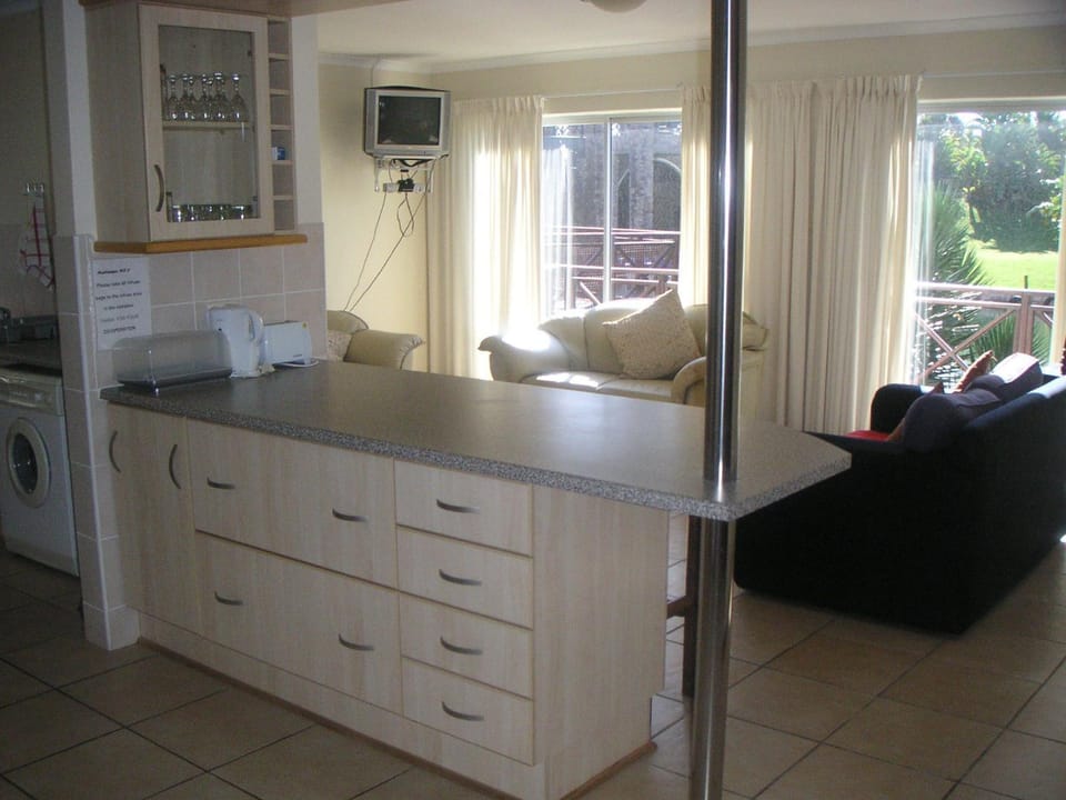 Kitchen or kitchenette, Seating area