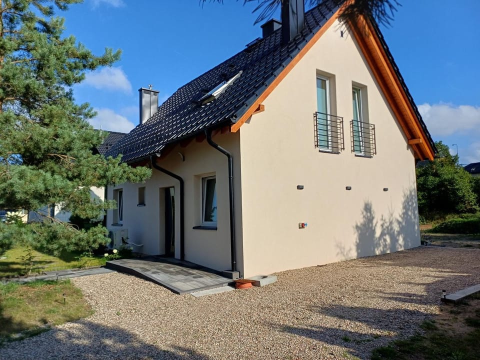 Property building, Facade/entrance, Day, Parking