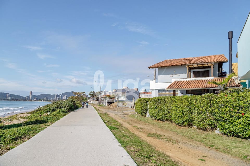 Seaside Dreams near Beto Carrero House in Penha