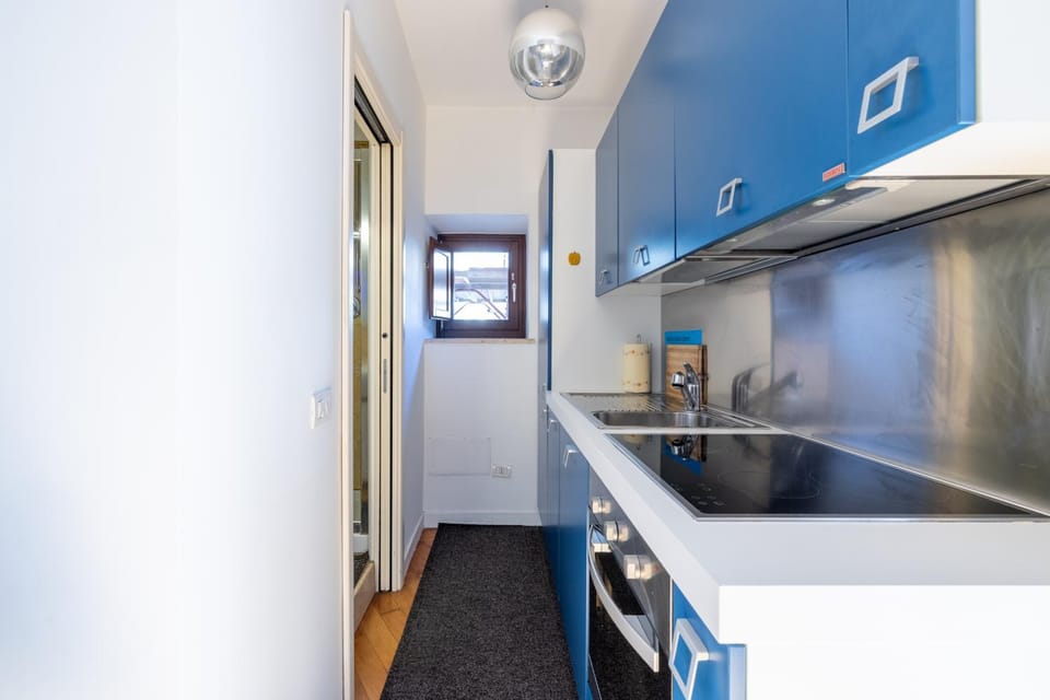 Kitchen or kitchenette, dishwasher, stove
