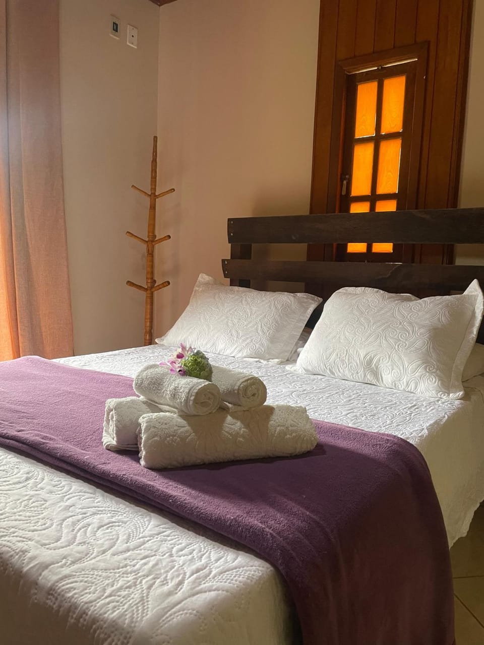 Photo of the whole room, Bedroom, towels