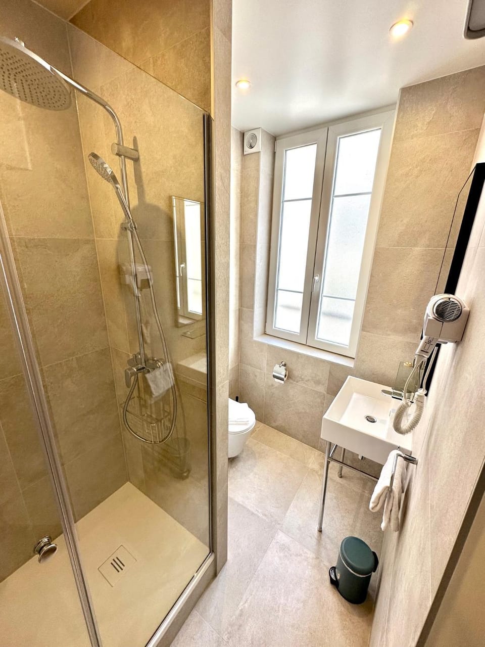 Shower, Toilet, Bathroom, towels