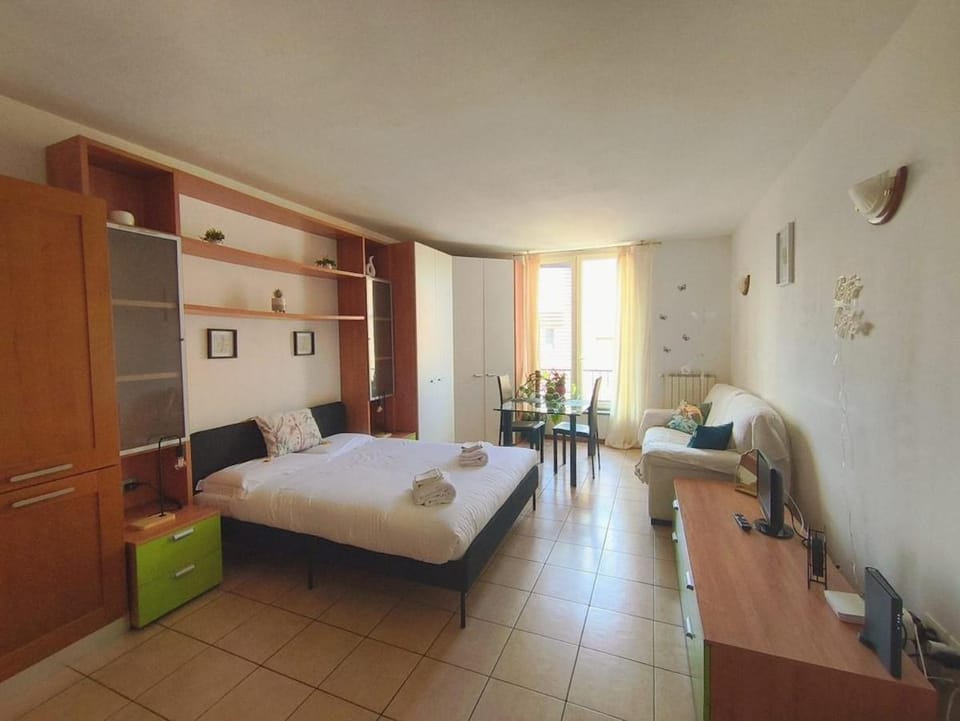 Bed, Photo of the whole room, wardrobe