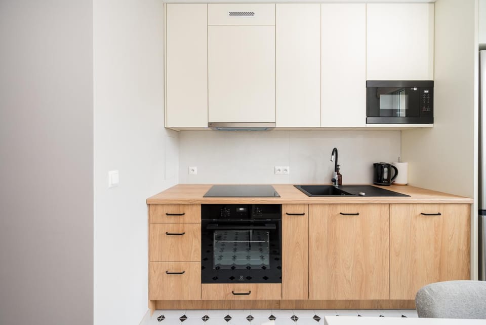 Coffee/tea facilities, Kitchen or kitchenette, dishwasher, microwave, stove, kitchen