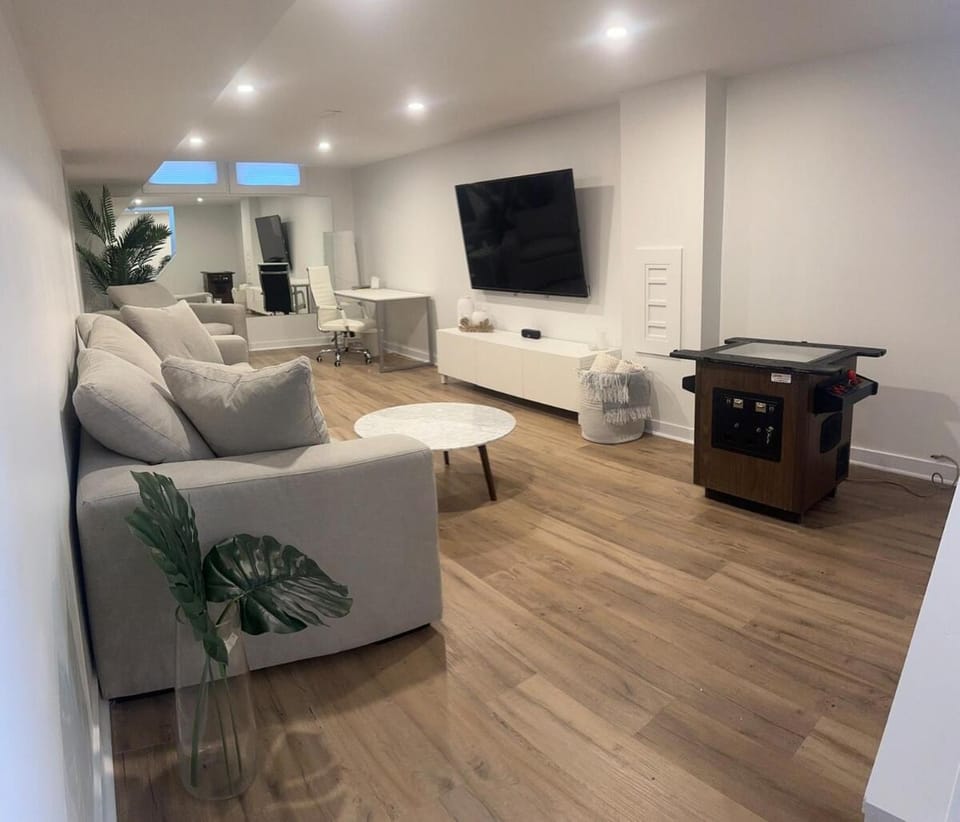 Ultimate Cozy Corner Apartment in Ottawa