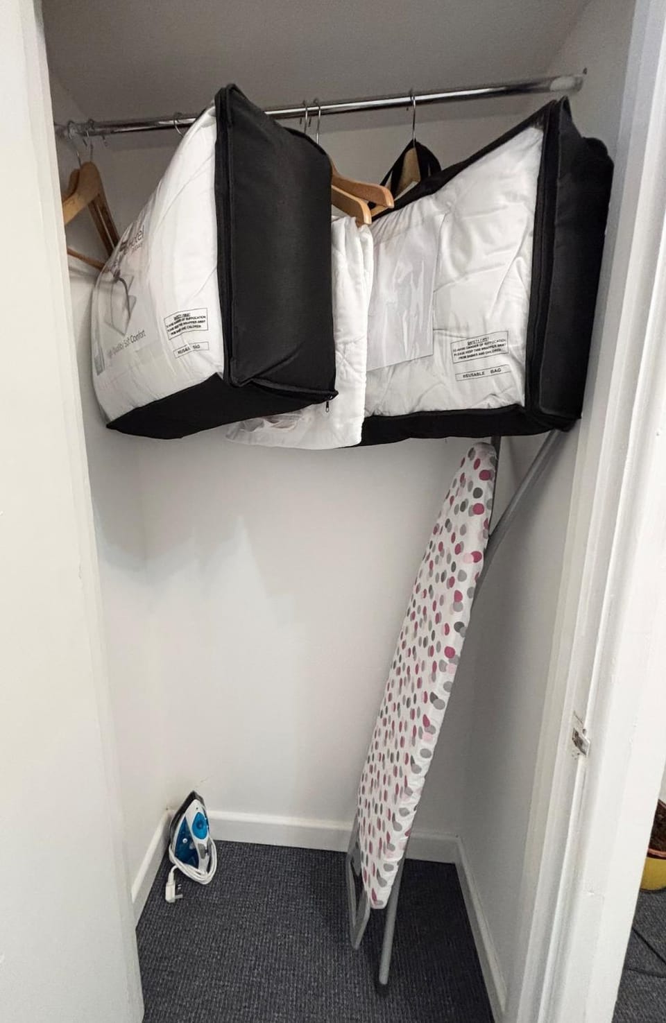 Treforest Apartment 3 Bedrooms - Next Station - Free Parking Apartment in Wales