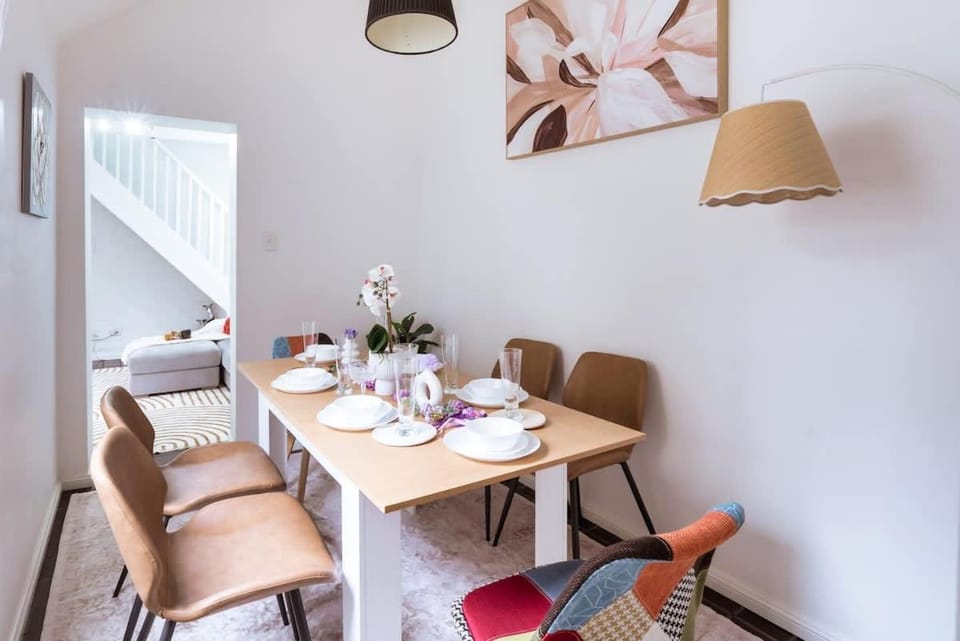 Walk to CBD 3BR Redfern Air Con Groups Family Sleeps 7 House in Sydney